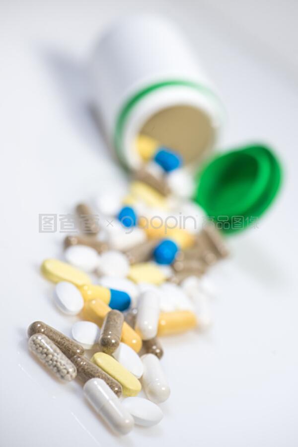 醫藥與保健 從藥品到食品補充劑與順勢療法的綜合視角